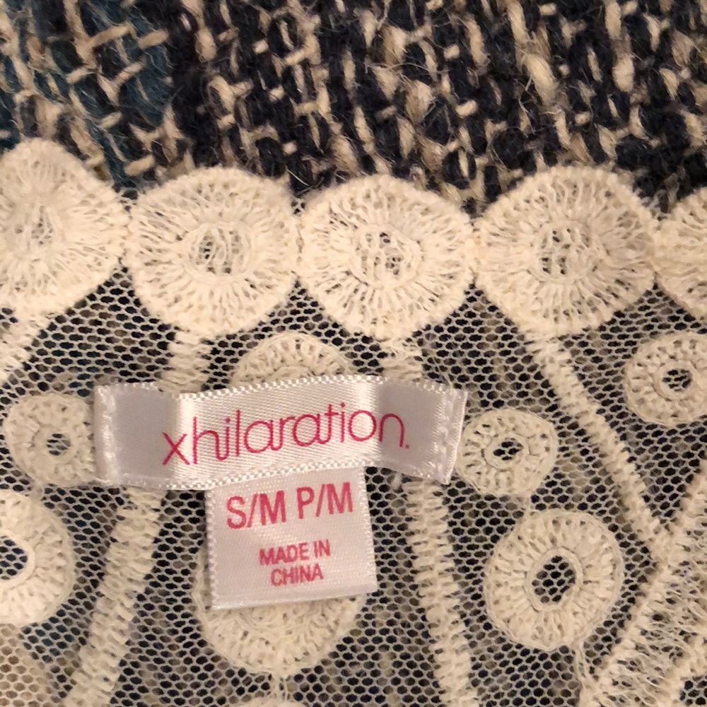 Xhilaration Sleeveless Lace Top - Picture 3 of 7